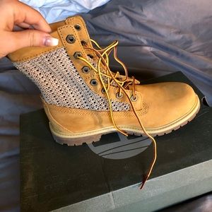 WOMEN'S TIMBERLAND AUTHENTICS OPEN WEAVE BOOTS!!